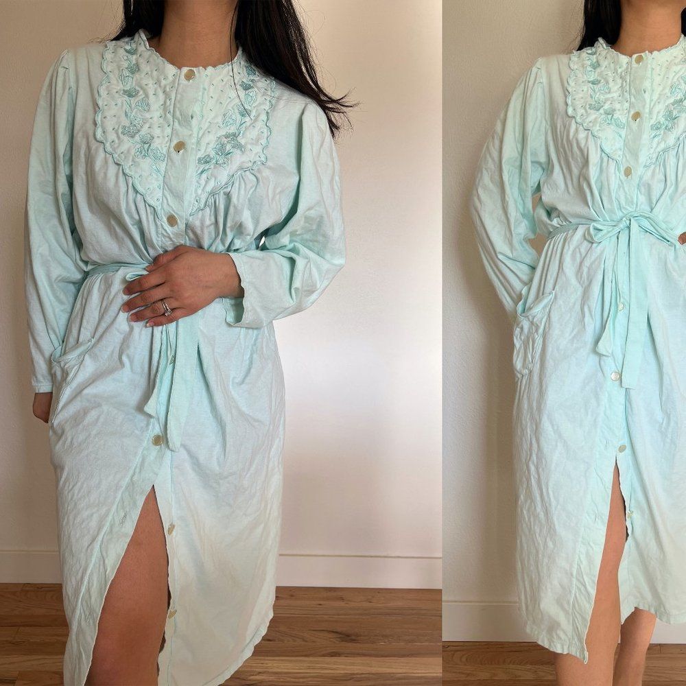 Vintage 1970s soft knit green long sleeve robe embroidered yoke detail medium - Picture 1 of 10